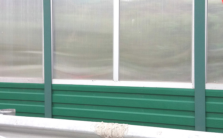 坡形路側聲障屏